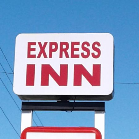 Express Inn & Suites - 5 Miles From St Petersburg Clearwater Airport 외부 사진
