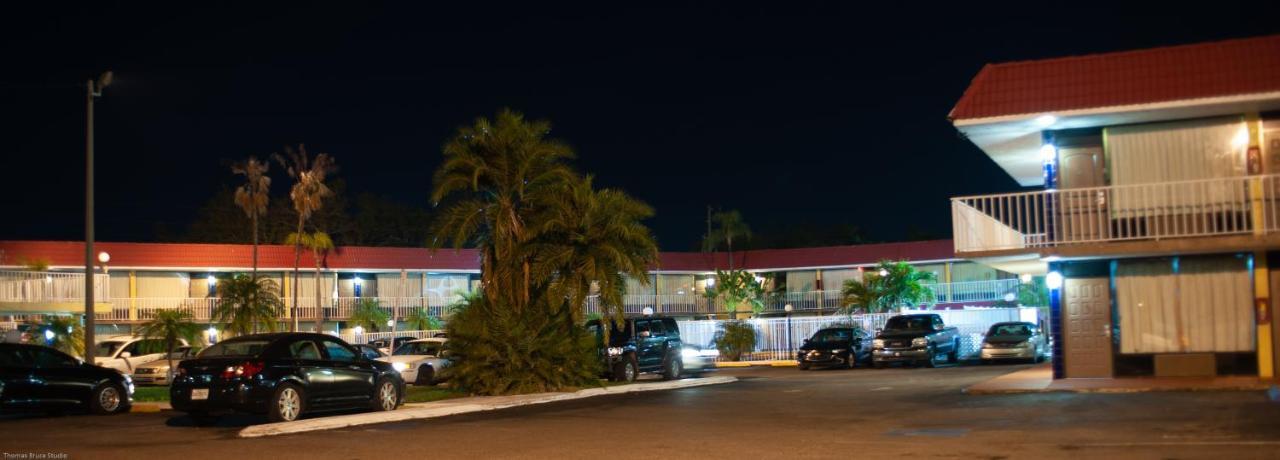 Express Inn & Suites - 5 Miles From St Petersburg Clearwater Airport 외부 사진