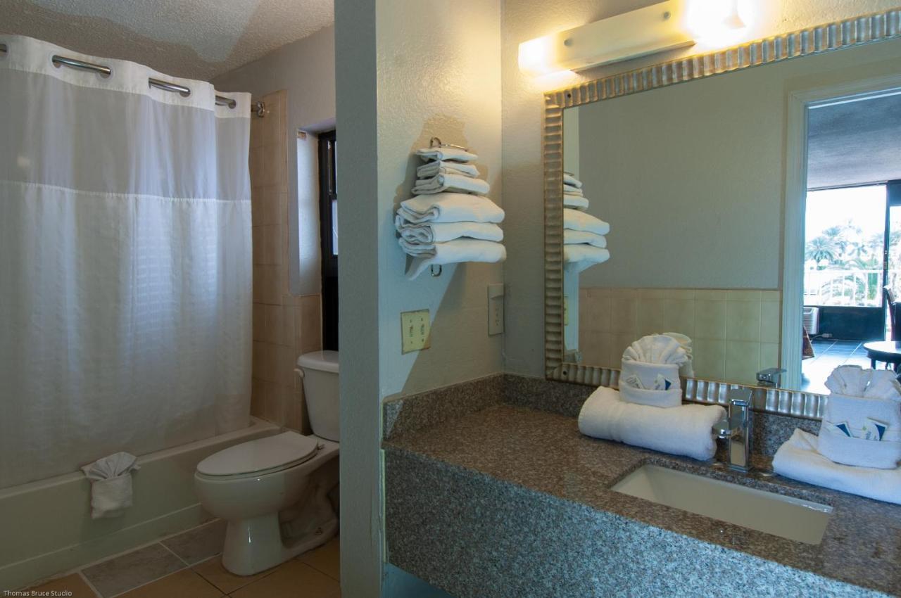 Express Inn & Suites - 5 Miles From St Petersburg Clearwater Airport 외부 사진