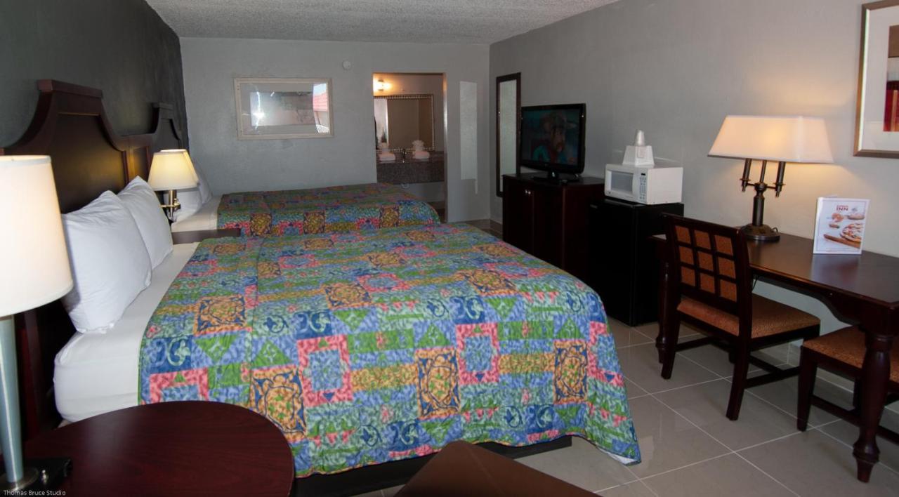 Express Inn & Suites - 5 Miles From St Petersburg Clearwater Airport 외부 사진