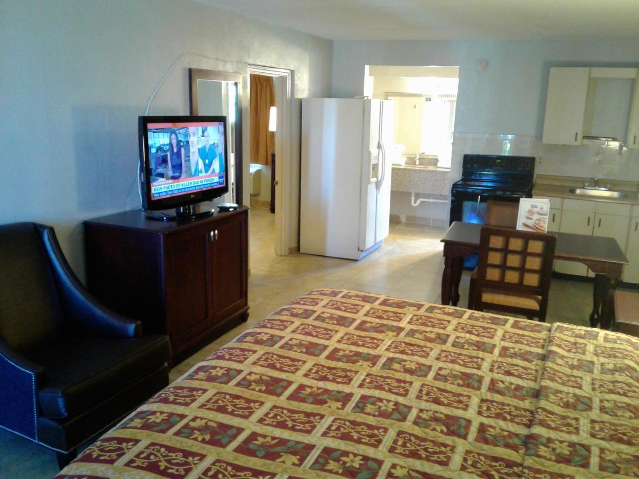 Express Inn & Suites - 5 Miles From St Petersburg Clearwater Airport 외부 사진