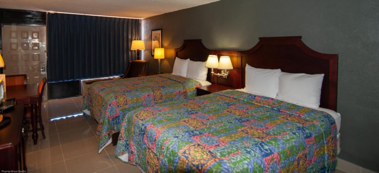 Express Inn & Suites - 5 Miles From St Petersburg Clearwater Airport 외부 사진