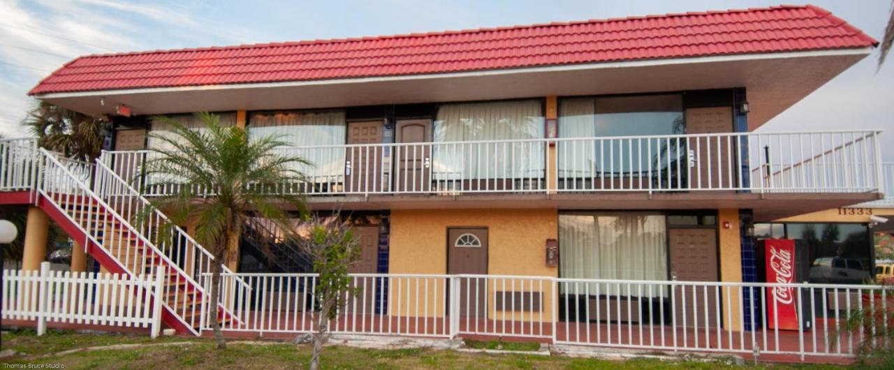 Express Inn & Suites - 5 Miles From St Petersburg Clearwater Airport 외부 사진